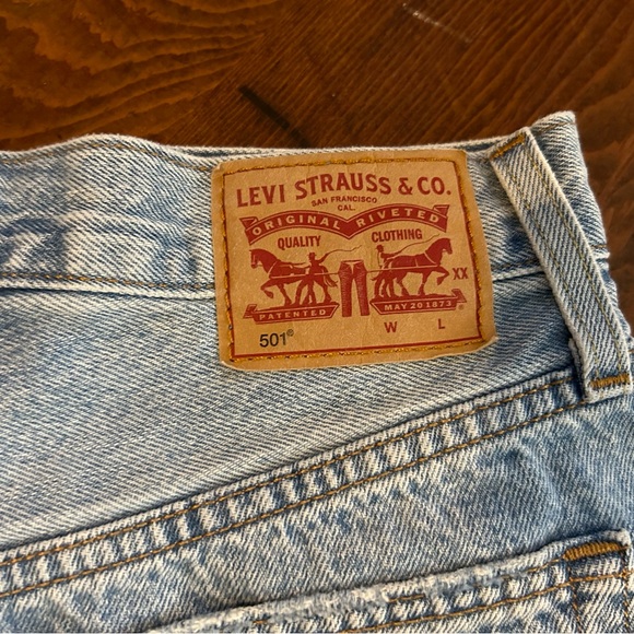 Levi’s - Picture 3 of 4
